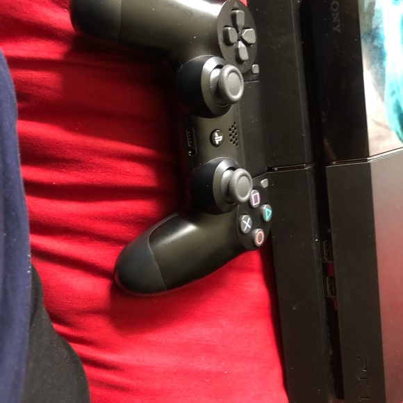 PLAYSTATION 4 - Picture 4 of 4